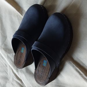Moheda Emma Nubuck Clog 38